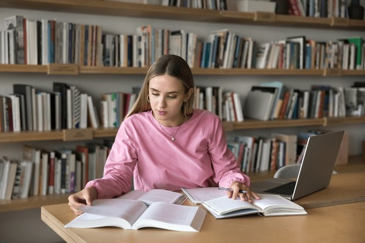 3-Pass Technique for reading research papers efficiently for students and researchers.